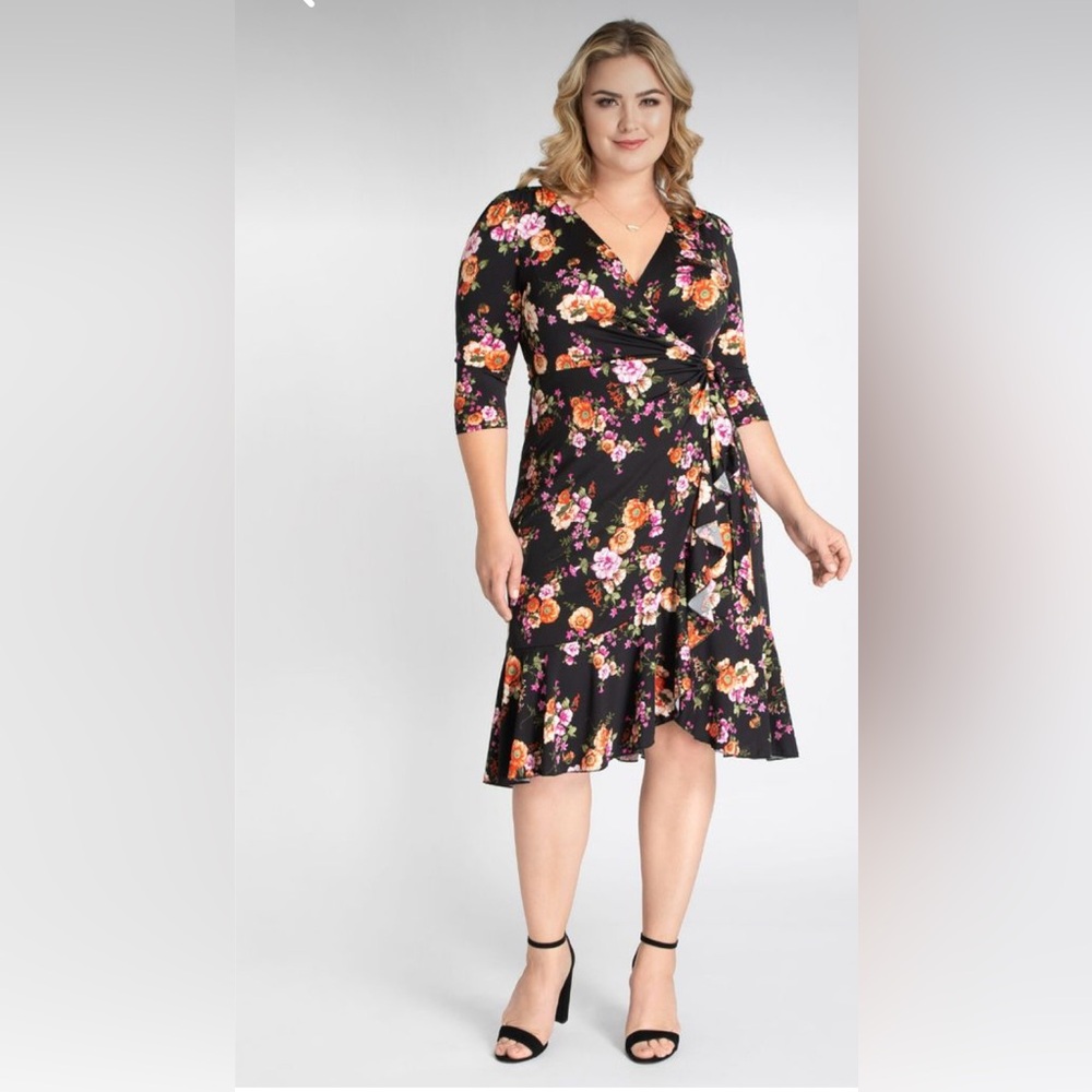 Kiyonna Flirty‎ Flounce Floral Print Wrap Dress